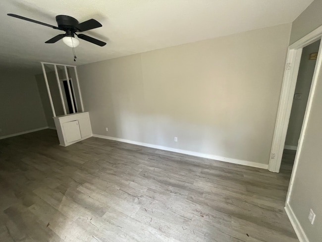 1126 Barbara Ann Dr in Jackson, MS - Building Photo - Building Photo