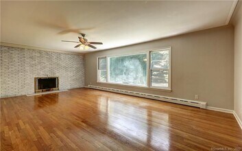 32 Koger Rd in Trumbull, CT - Building Photo - Building Photo