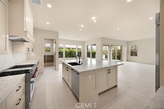 122 Oakstone in Irvine, CA - Building Photo - Building Photo