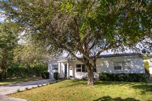 259 Bloomfield Dr in West Palm Beach, FL - Building Photo