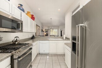 8270 Hayden Rd in Scottsdale, AZ - Foto de edificio - Building Photo