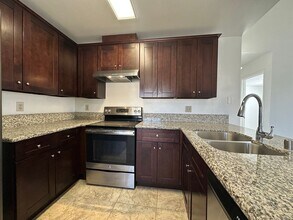 2687 Alicialynn Way-Unit -#B in Las Vegas, NV - Building Photo - Building Photo