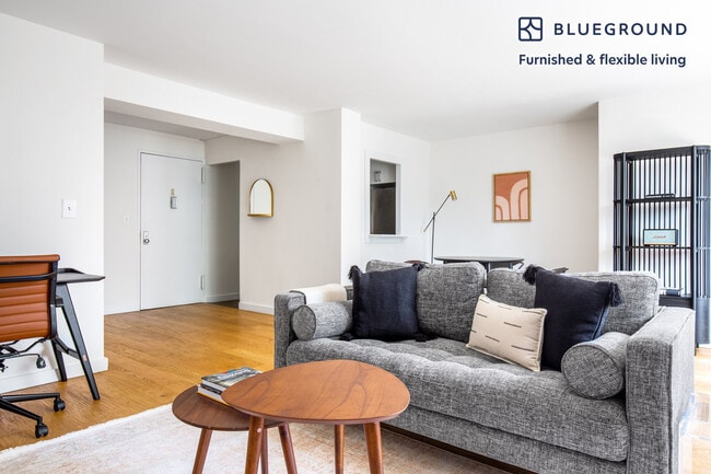 279 E 44th St in New York, NY - Building Photo - Building Photo