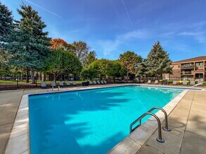 Lakeside Village Apartments in Clinton Township, MI - Building Photo - Building Photo