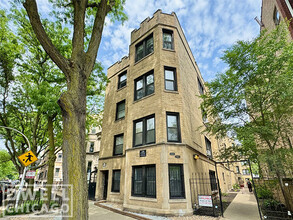 648 W Roscoe St, Unit 646.5 #2S Studio in Chicago, IL - Building Photo - Building Photo