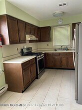 8 Brenner Ct in Brick, NJ - Foto de edificio - Building Photo