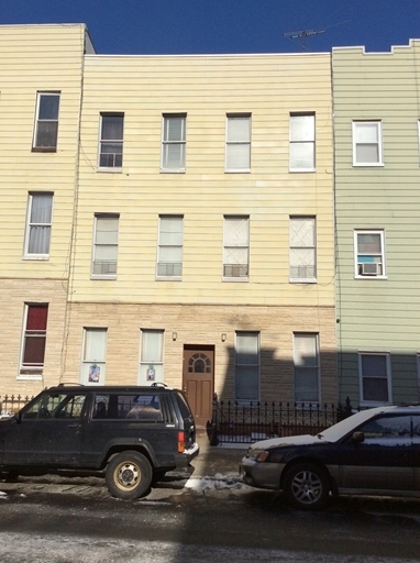 241 Devoe St in Brooklyn, NY - Building Photo