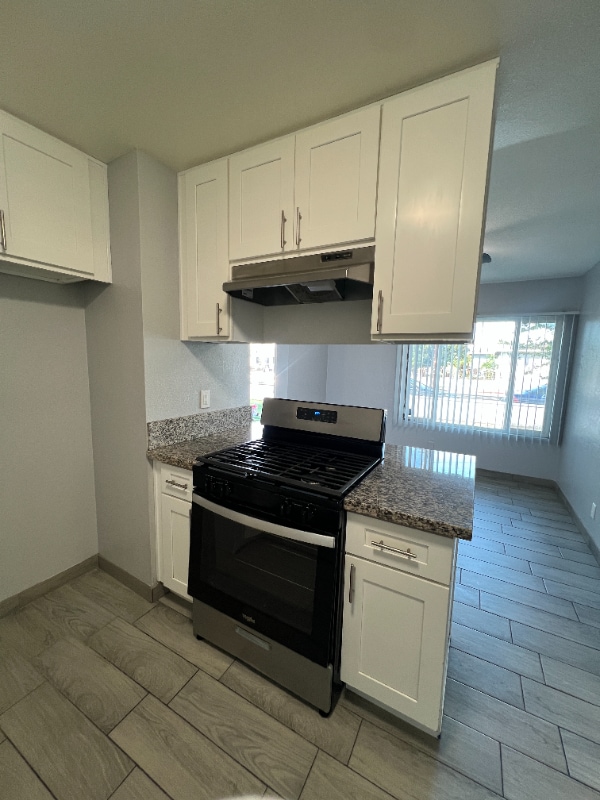 1430 N Acacia St in Anaheim, CA - Foto de edificio - Building Photo