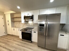 40002 Village 40 in Camarillo, CA - Building Photo - Building Photo