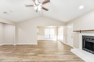 308 Southlake Dr in Forney, TX - Foto de edificio - Building Photo