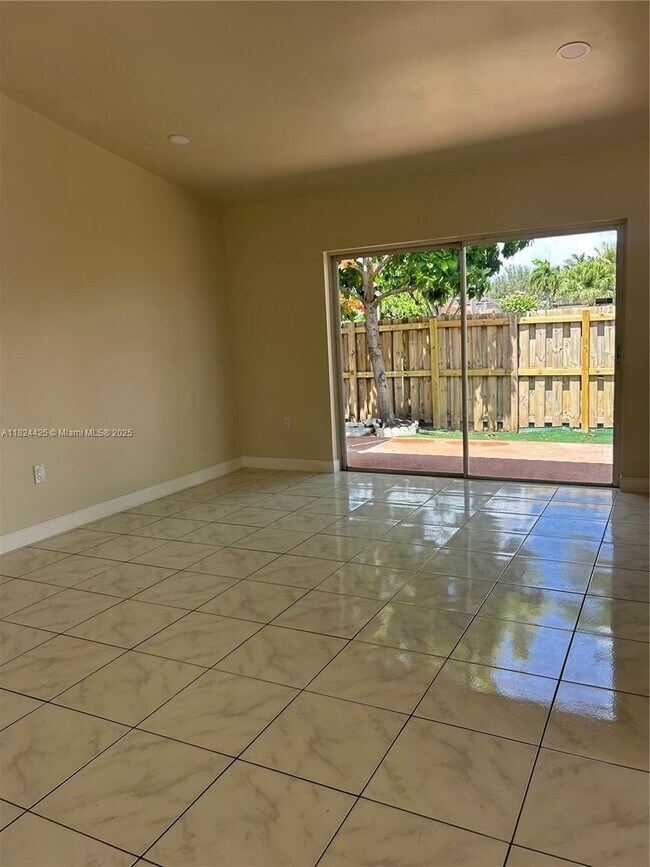 1107 NW 132nd Ct in Miami, FL - Building Photo - Building Photo