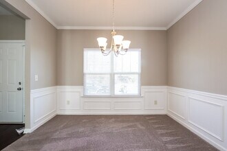 302 Crescent Woode Dr in Dallas, GA - Foto de edificio - Building Photo