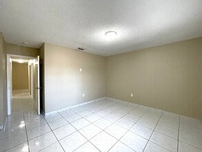 14206 NE 52nd St in Miami, FL - Building Photo - Building Photo