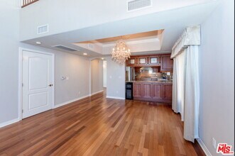 11547 Rochester Ave in Los Angeles, CA - Building Photo - Building Photo