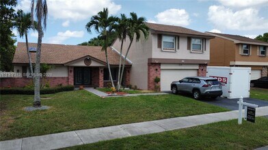 1170 White Stone Way in Davie, FL - Building Photo - Building Photo