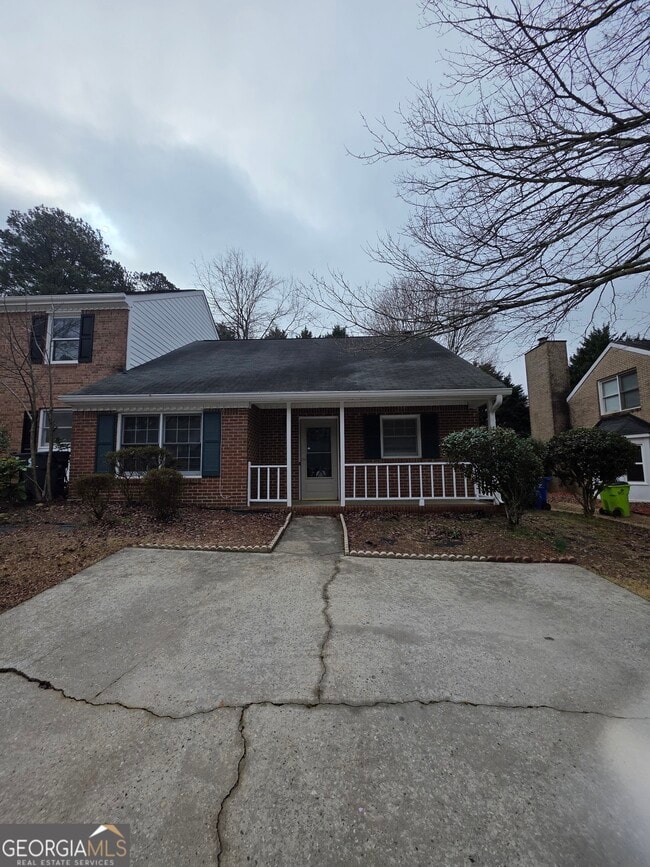 property at 405 Williamsburg Way