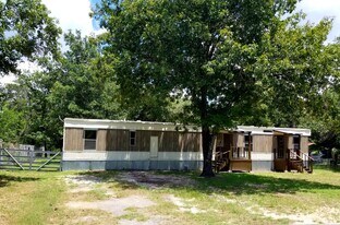 23322 Dragon Rock Rd in Elmendorf, TX - Building Photo