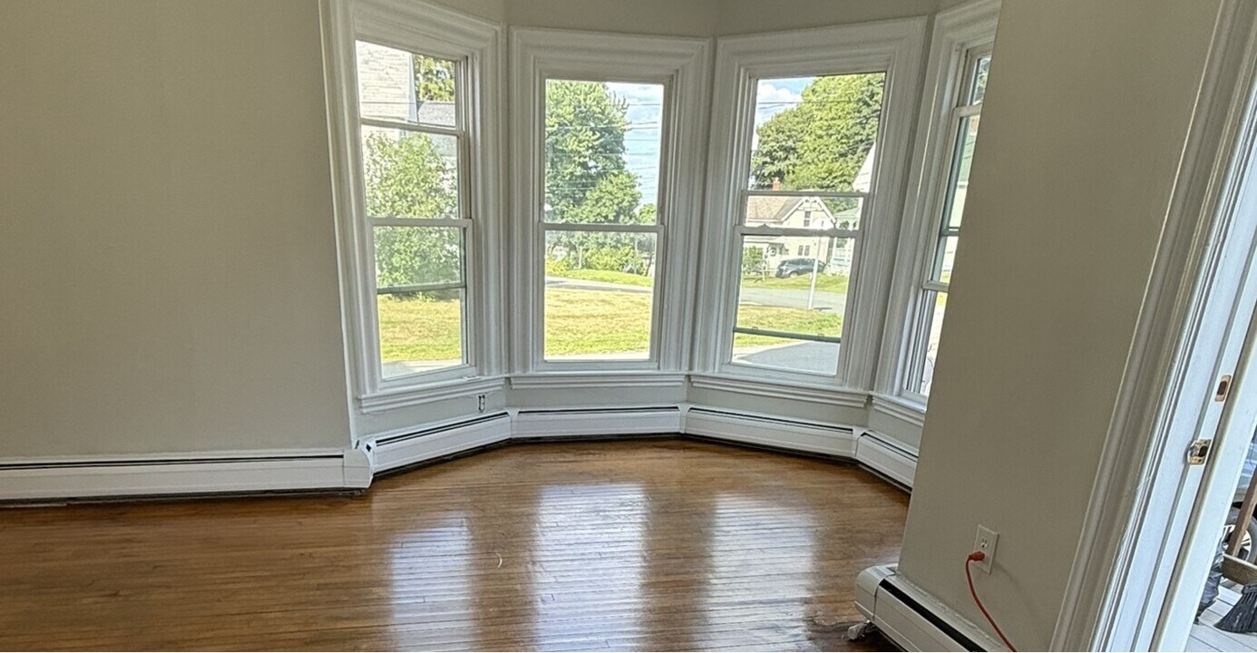 55 Davis St in Old Town, ME - Building Photo