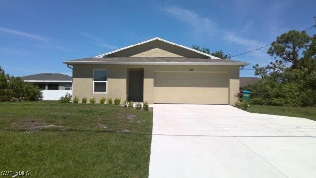 2807 Embers Pkwy W in Cape Coral, FL - Foto de edificio