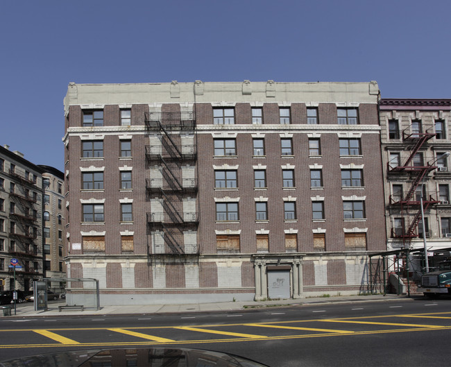 401-411 W 150th St in New York, NY - Building Photo - Building Photo