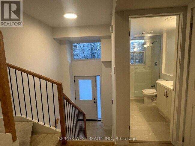 200 Railway Engine House Way in Whitby, ON - Building Photo - Building Photo