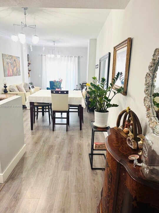 5271 SW 8th St in Coral Gables, FL - Building Photo