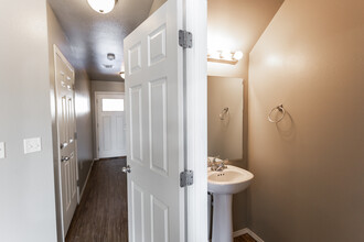 Ridgeview East Townhomes in Sioux Falls, SD - Building Photo - Building Photo