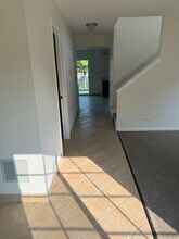 6 Lansbury Ct in Lake In The Hills, IL - Foto de edificio - Building Photo