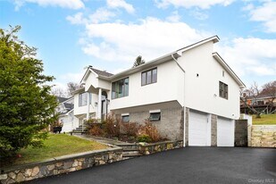 850 S Lake Blvd in Mahopac, NY - Building Photo