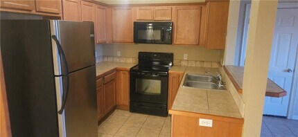 195 S Pinyon Point in Fayetteville, AR - Foto de edificio - Building Photo