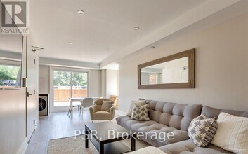207-207 Perth Ave in Toronto, ON - Building Photo - Building Photo