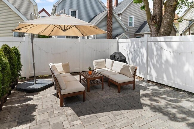26 Dana St, Unit 1 in Somerville, MA - Building Photo - Building Photo