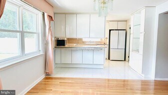 237 5th Ave in Cherry Hill Township, NJ - Building Photo