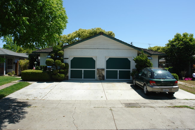 524-526 Northlake Dr in San Jose, CA - Building Photo - Building Photo