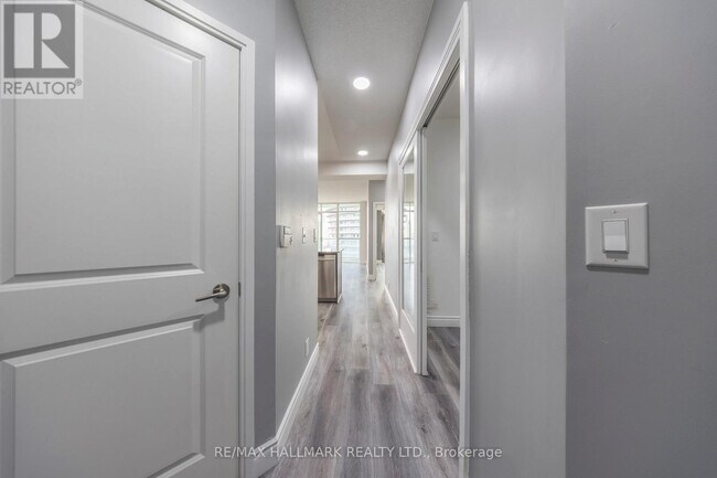 80-2080 Absolute Ave in Mississauga, ON - Building Photo - Building Photo