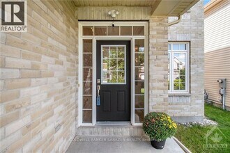 208 Kinloch Crt in Ottawa, ON - Building Photo - Building Photo