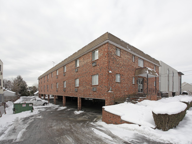 721 Cove Rd in Stamford, CT - Building Photo - Building Photo