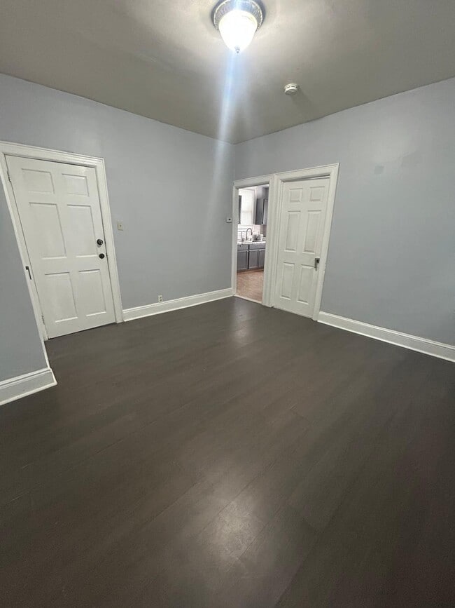 329 Columbia Ave, Unit 329 Columbia ave in Jersey City, NJ - Foto de edificio - Building Photo