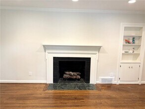 654 Upton Rd NW in Atlanta, GA - Building Photo - Building Photo