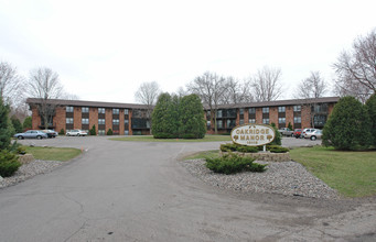 Oakridge Manor in Hopkins, MN - Building Photo - Building Photo