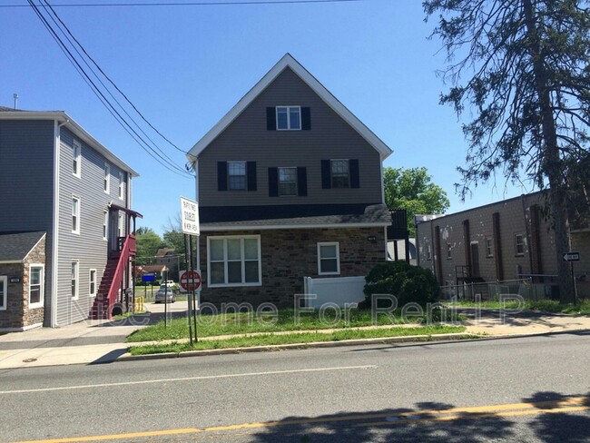 property at 108 W Evesham Rd