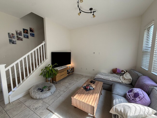 909 Brown St in Santa Ana, CA - Building Photo - Building Photo