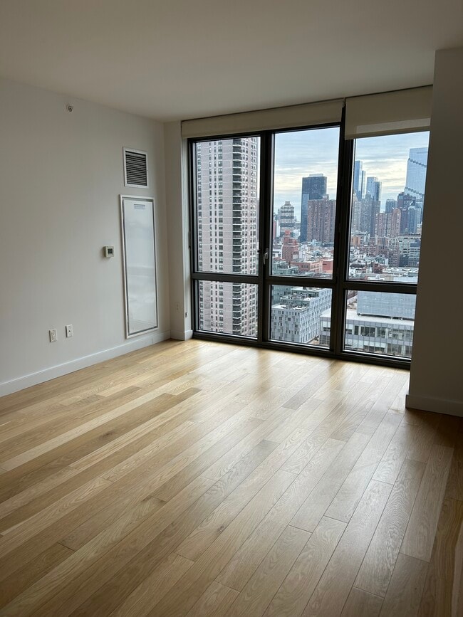 366 W 46th St, Unit 3 in New York, NY - Building Photo - Building Photo