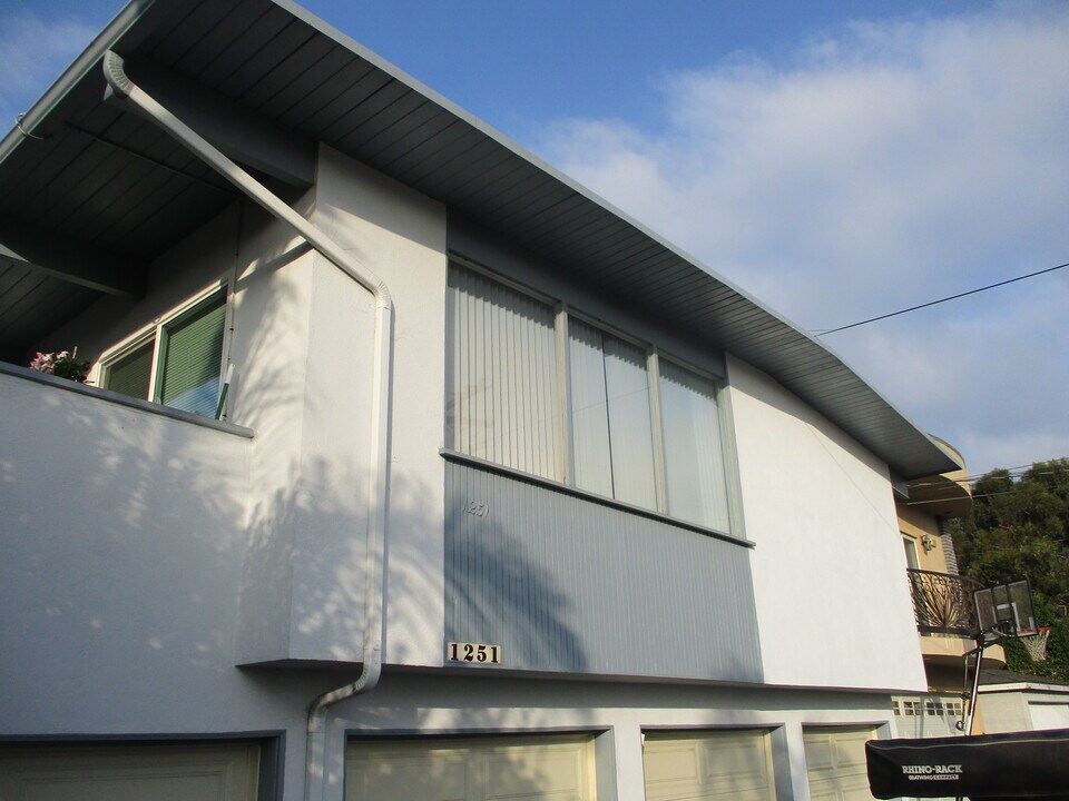 1251 Prospect Ave in Hermosa Beach, CA - Building Photo