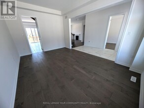 3 Rail Trl Ct in Georgina, ON - Building Photo - Building Photo