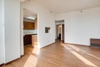 Block 6 Apartments in Fargo, ND - Foto de edificio - Building Photo
