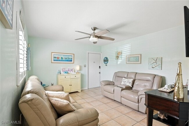 8127 Country Rd in Ft. Myers, FL - Building Photo - Building Photo