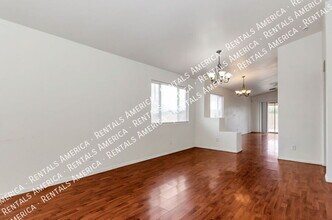 1202 N Thunder Ridge Dr in Tucson, AZ - Foto de edificio - Building Photo