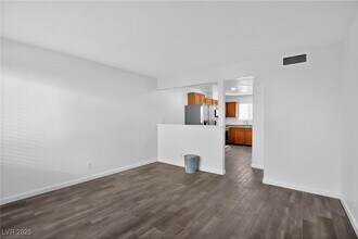 1624 Cordoba Ln in Las Vegas, NV - Building Photo - Building Photo