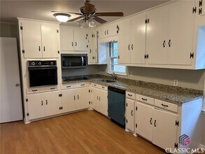 2011 Mars Hill Rd in Watkinsville, GA - Building Photo - Building Photo